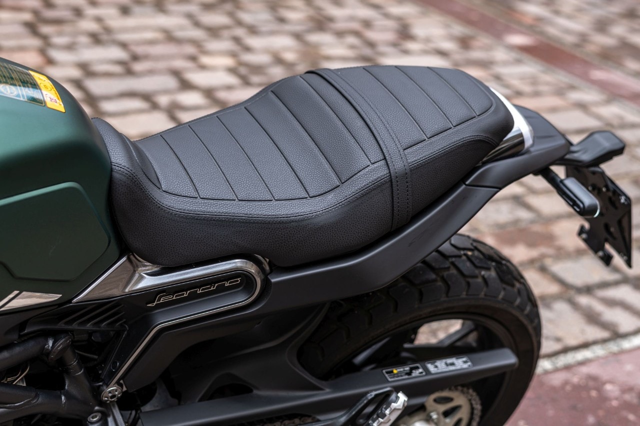 Benelli Leoncino 800 VS CFMOTO 700CL-X Heritage: prova a prendermi!